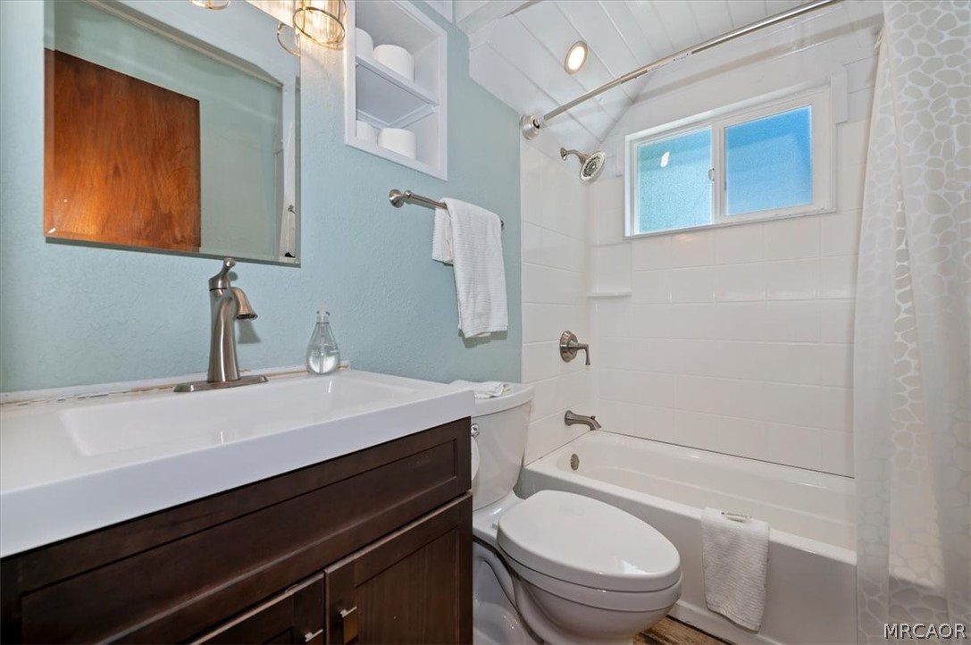 929 West Fairway Boulevard Property Photo 18