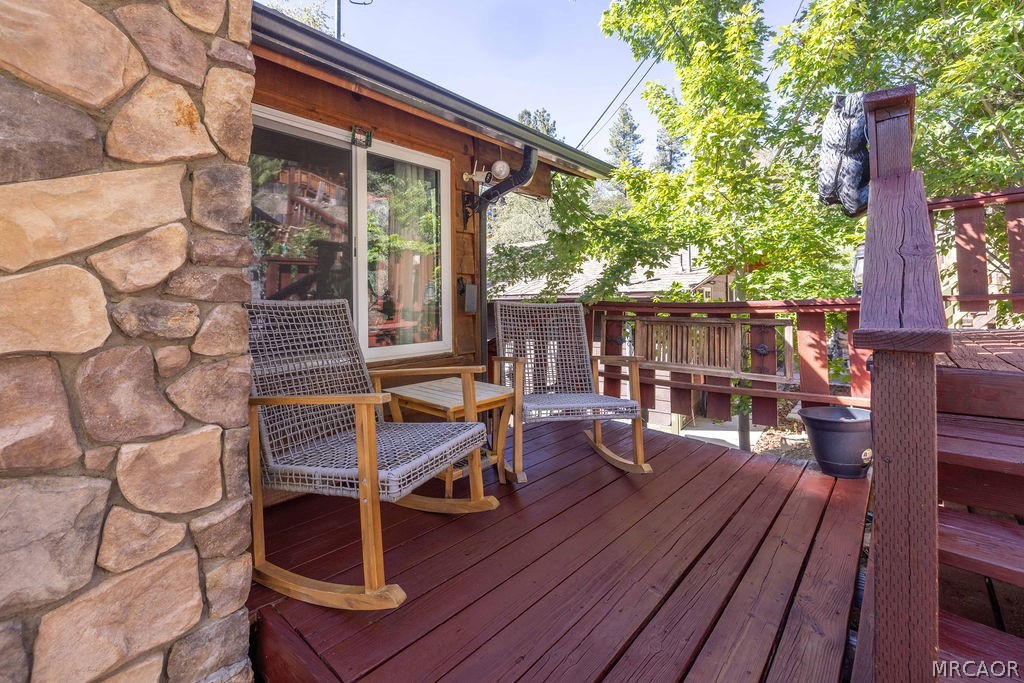 1126 Crags Lane Property Photo 4
