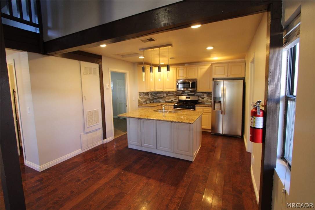 535 Badger Property Photo 7