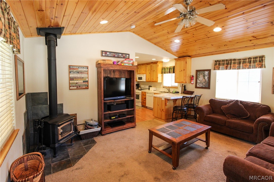 2107 2nd Lane Property Photo 2