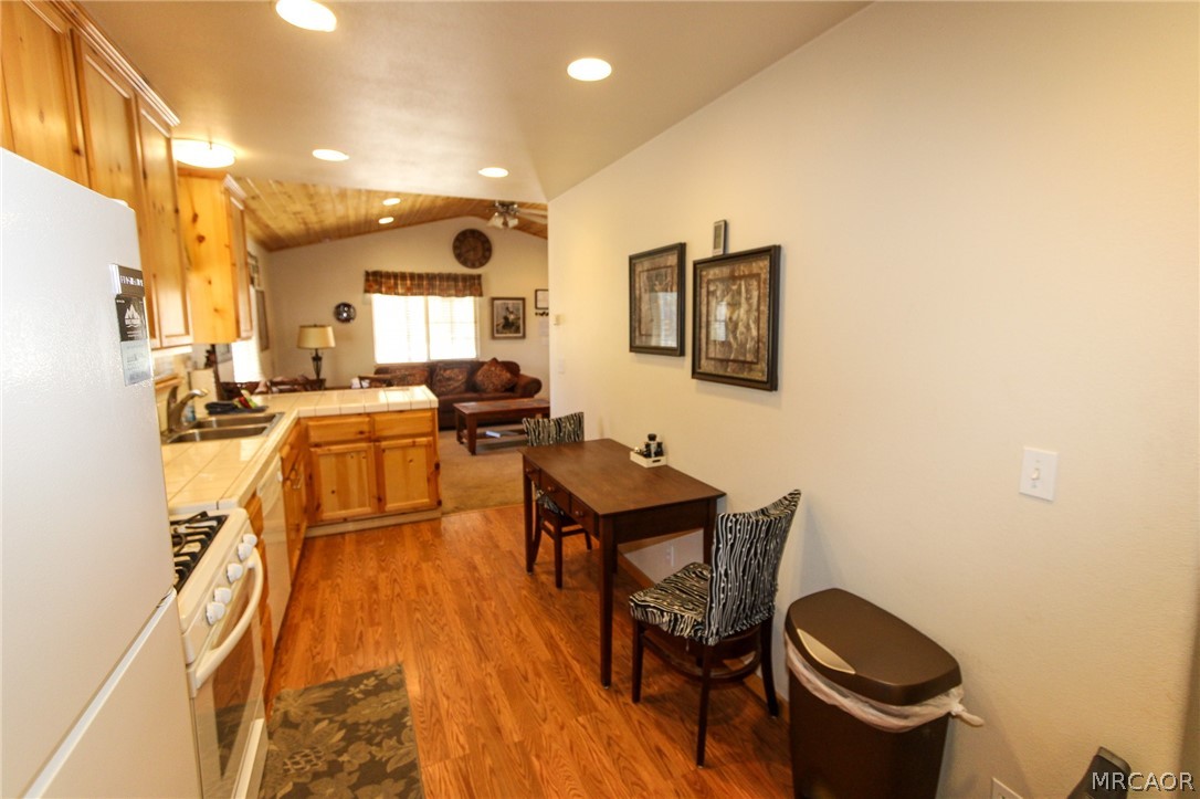 2107 2nd Lane Property Photo 9