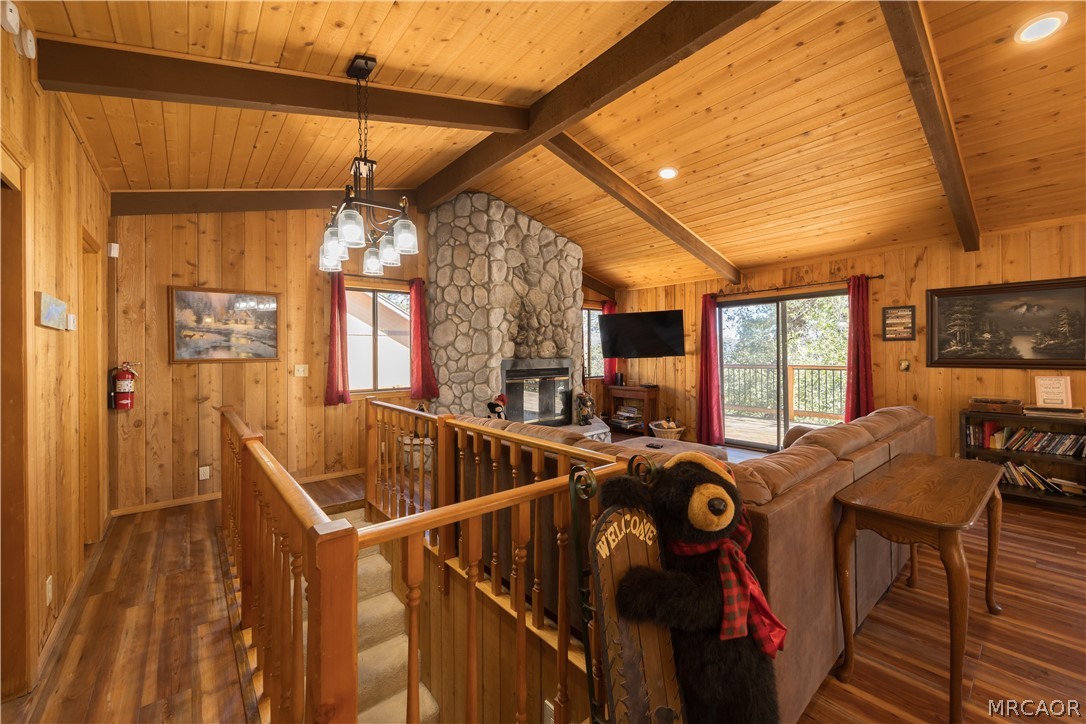 1414 Klamath Road Property Photo 8