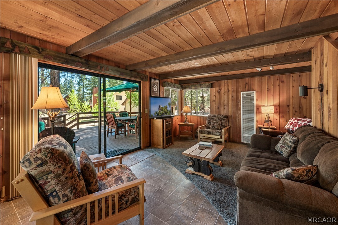 39625 Flicker Road Property Photo 1
