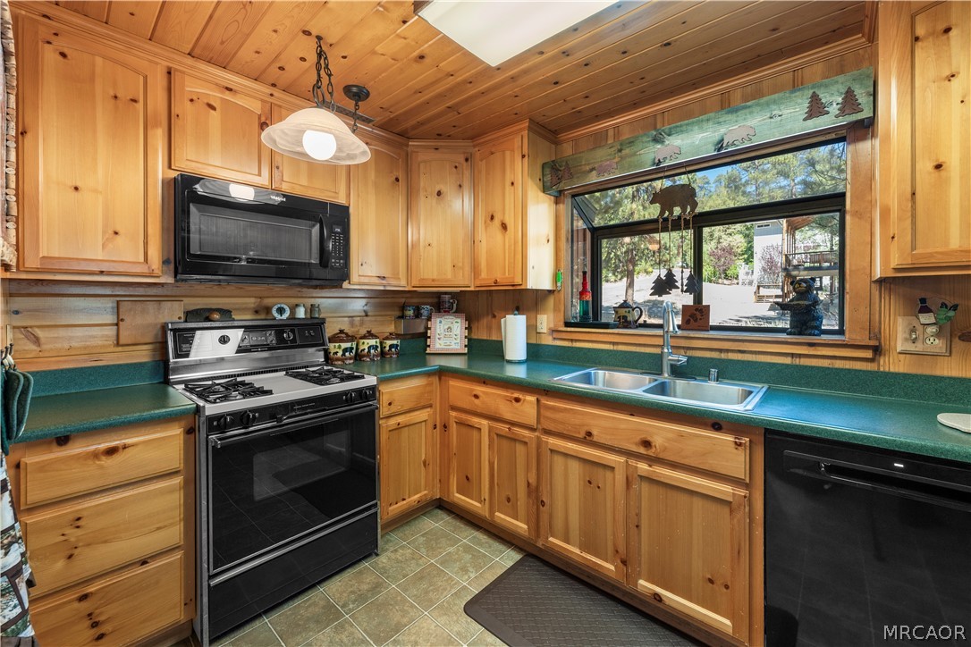39625 Flicker Road Property Photo 2