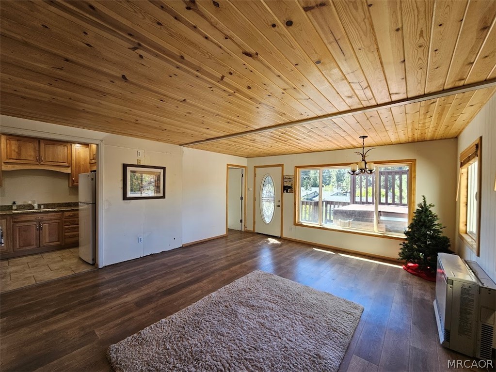 718 Blue Jay Road Property Photo 5