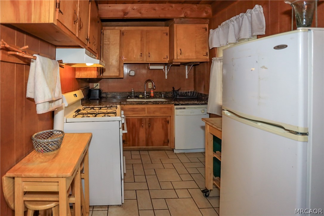230 Sunset Lane Property Photo 10