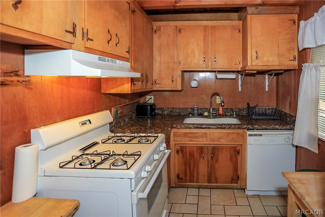 230 Sunset Lane Property Photo 12