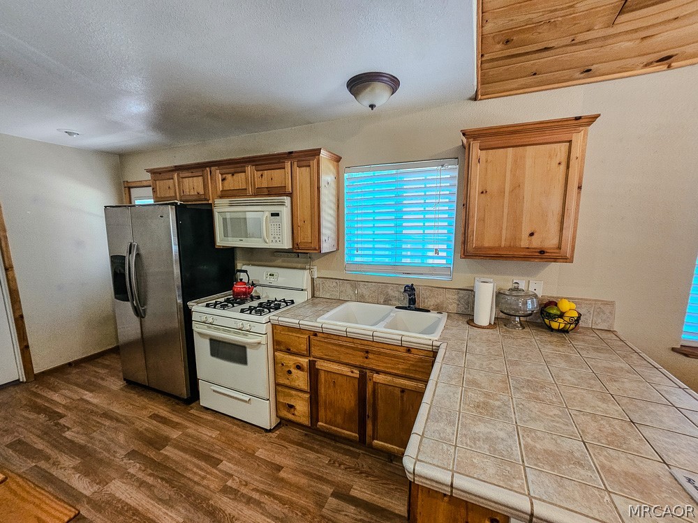 2136 3rd Lane Property Photo 6