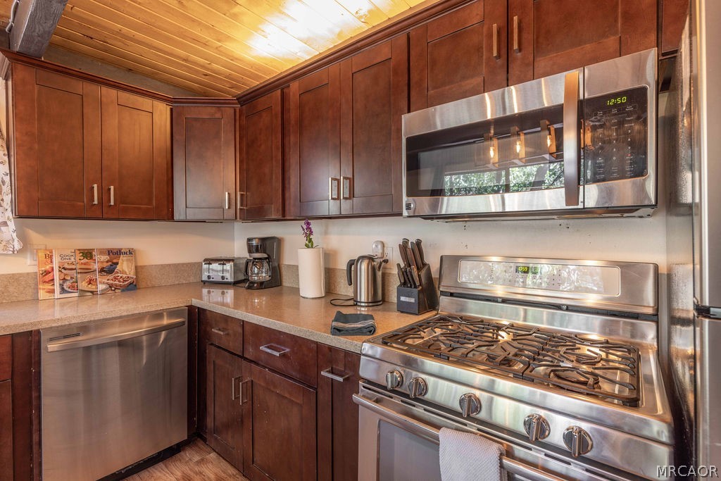 42598 Alta Vista Avenue Property Photo 9