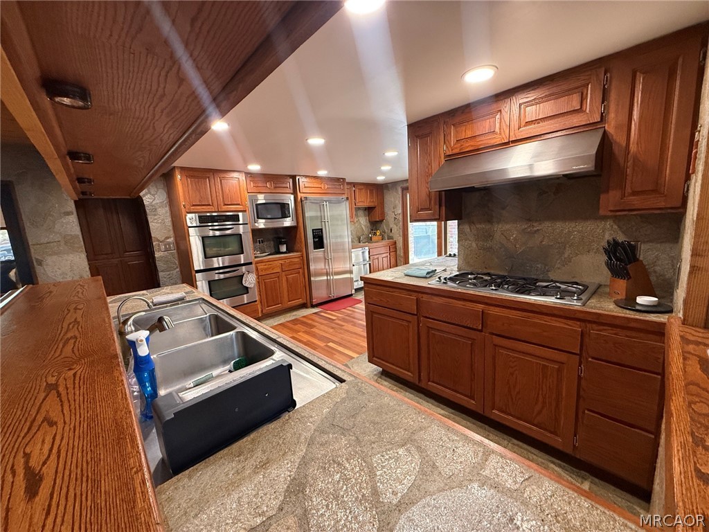 1196 Willow Lane Property Photo 13