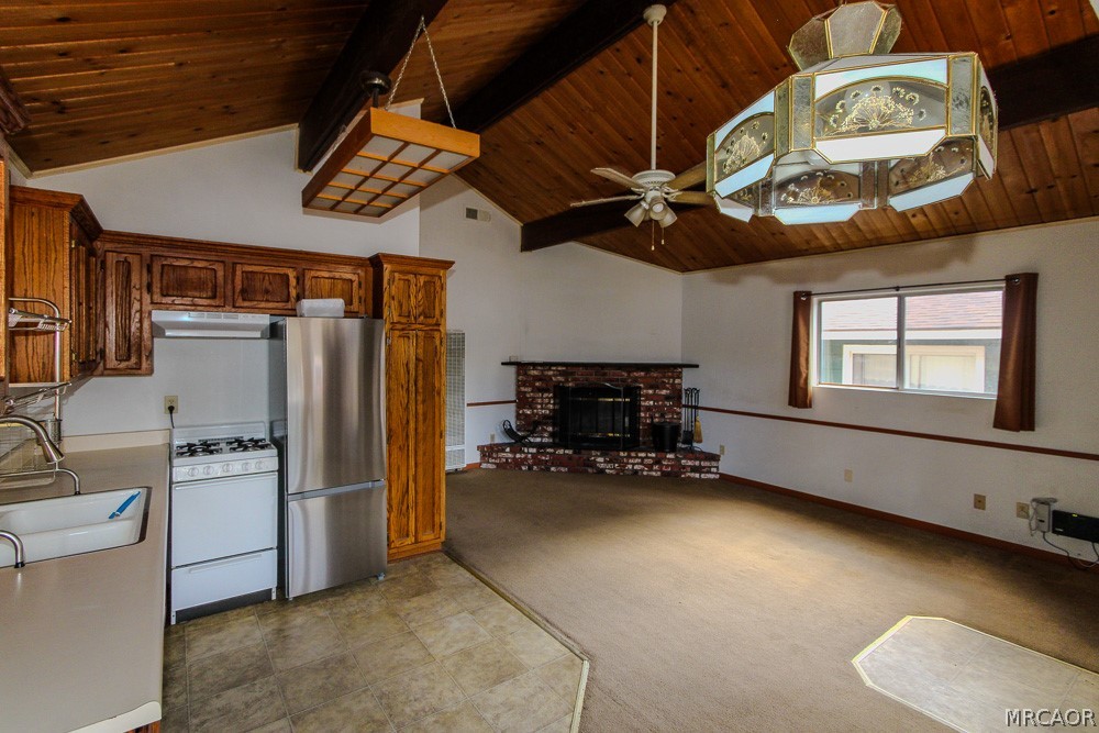 2084 8th Property Photo 4