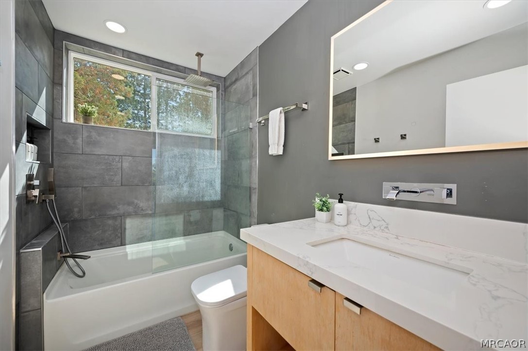 693 Villa Grove Avenue Property Photo 21