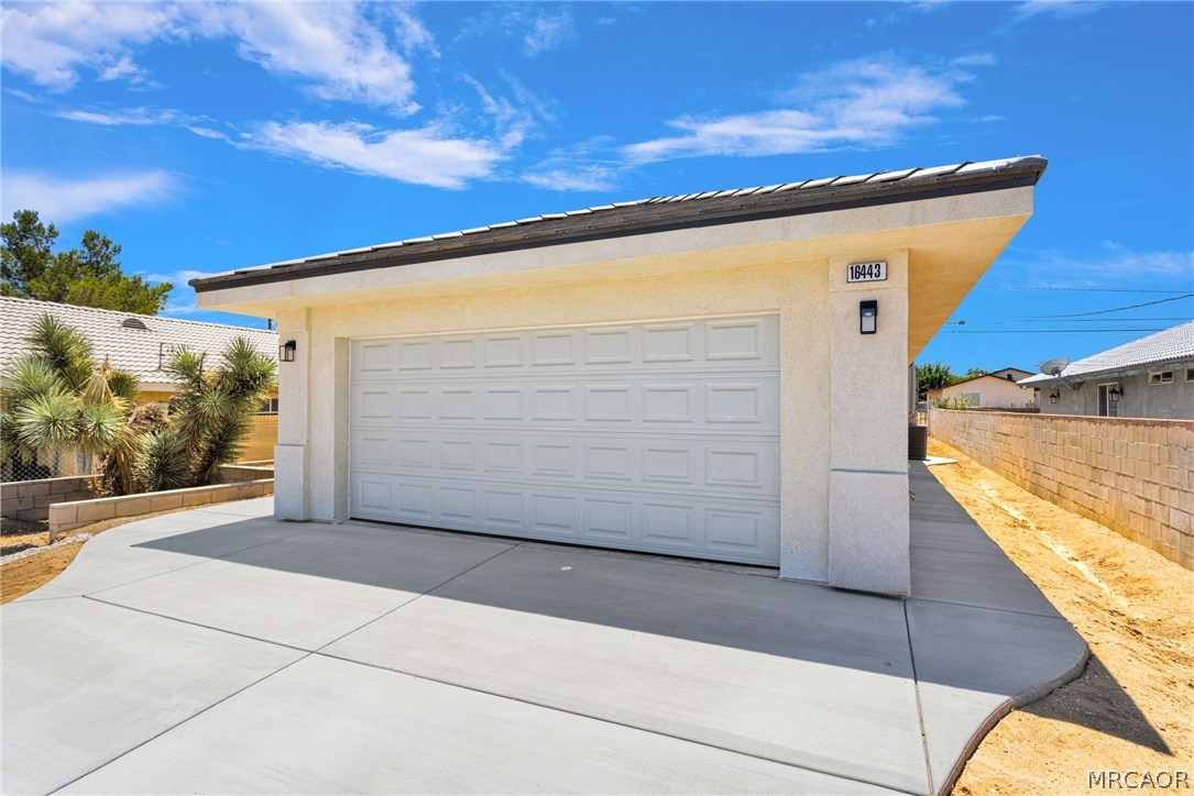 16443 Pine Street Property Photo 2