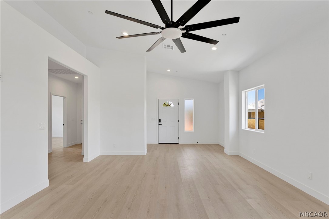 16443 Pine Street Property Photo 5