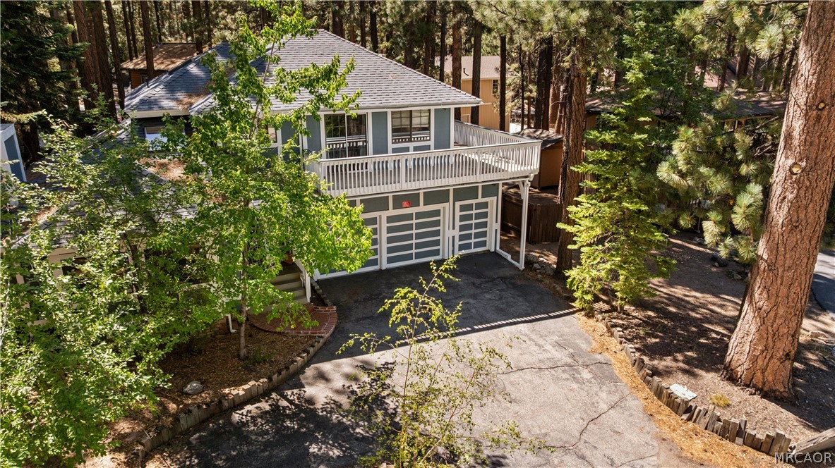 814 Crestwood Drive Property Photo 3