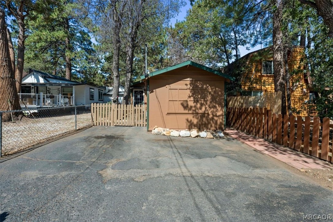 396 Holmes Lane Property Photo 1