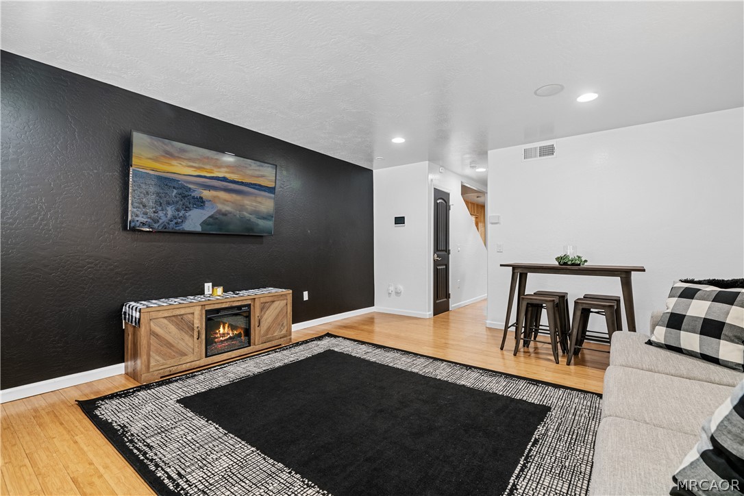 759 Los Angeles Avenue Property Photo 4