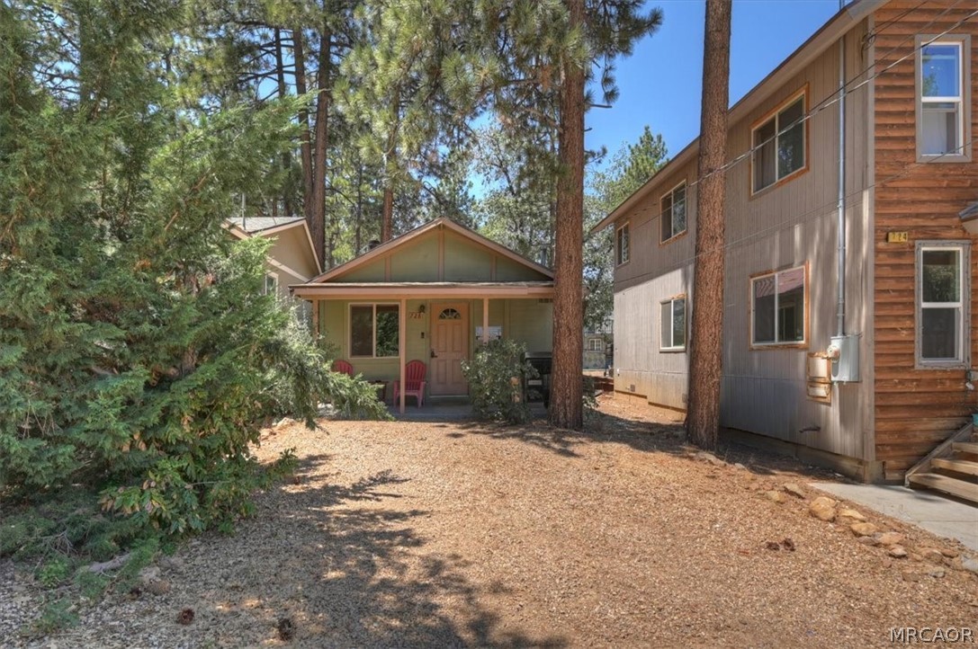 728 Holmes Lane Property Photo 3