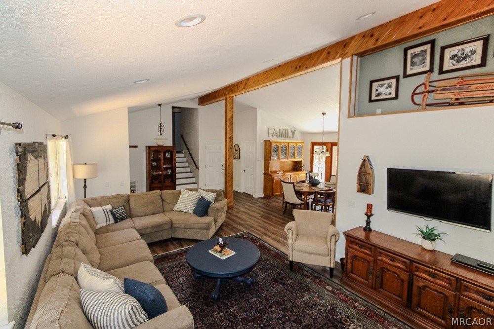 42109 Evergreen Drive Property Photo 6