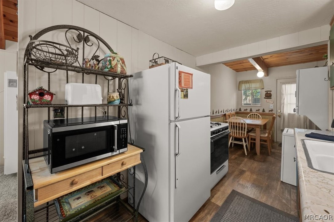 43050 Sunset Drive Property Photo 8