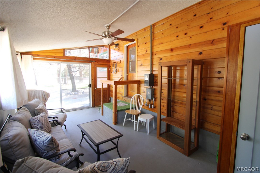 331 West North Shore Drive Property Photo 2