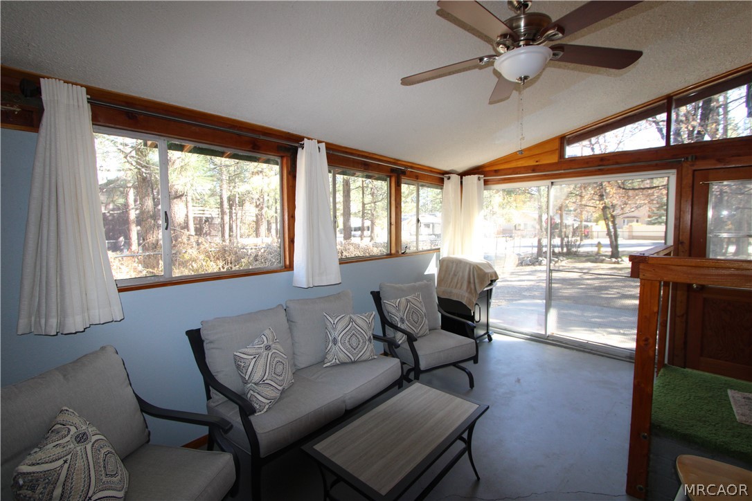 331 West North Shore Drive Property Photo 3