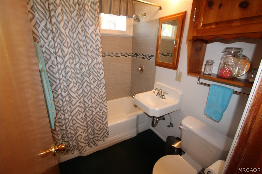 331 West North Shore Drive Property Photo 16
