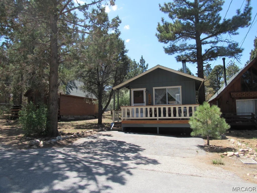 136 Pine Lane Property Photo 1