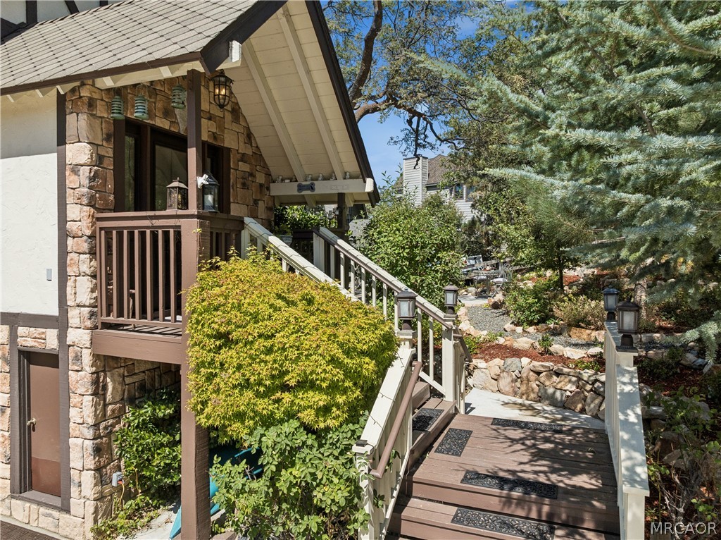 1298 Yellowstone Drive Property Photo 4