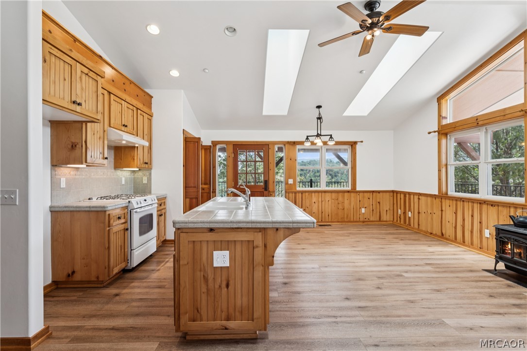 285 Lilac Way Property Photo 1