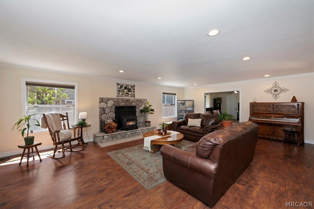 41725 Mockingbird Drive Property Photo 5