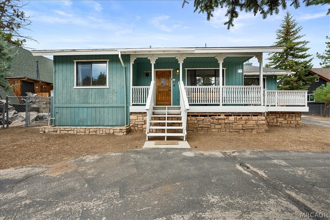 1113 West North Shore Drive Property Photo 1