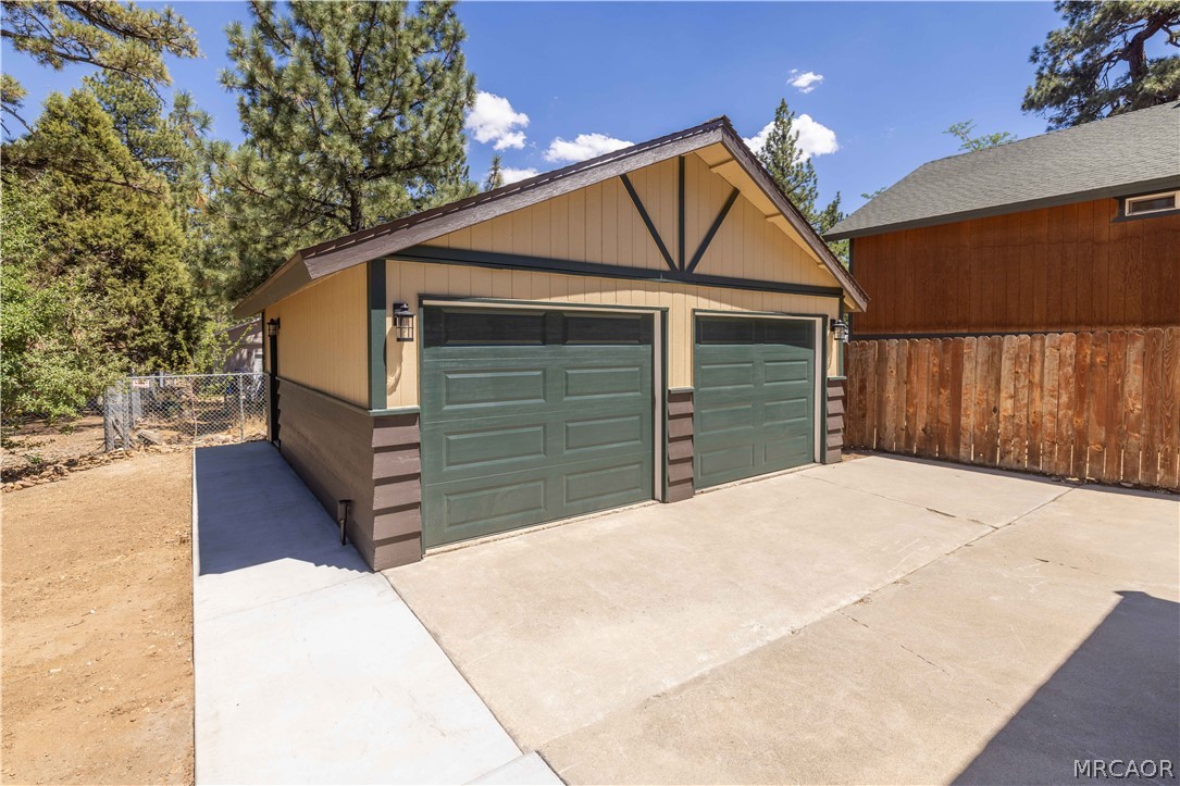 304 Greenspot Boulevard Property Photo 4
