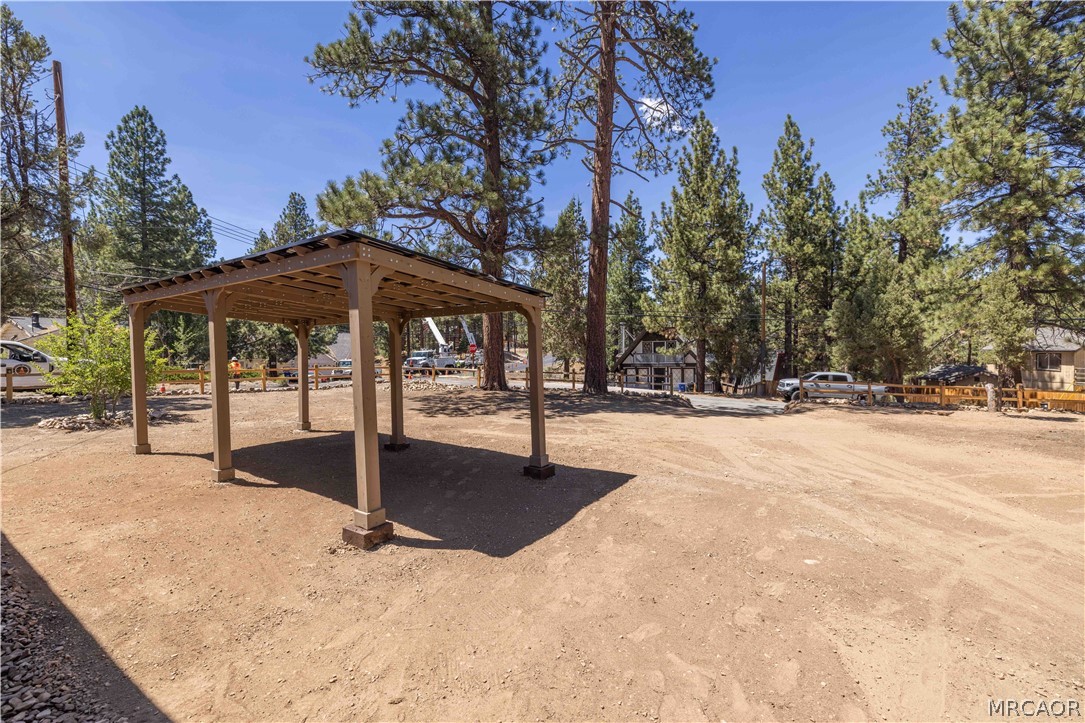 304 Greenspot Boulevard Property Photo 11