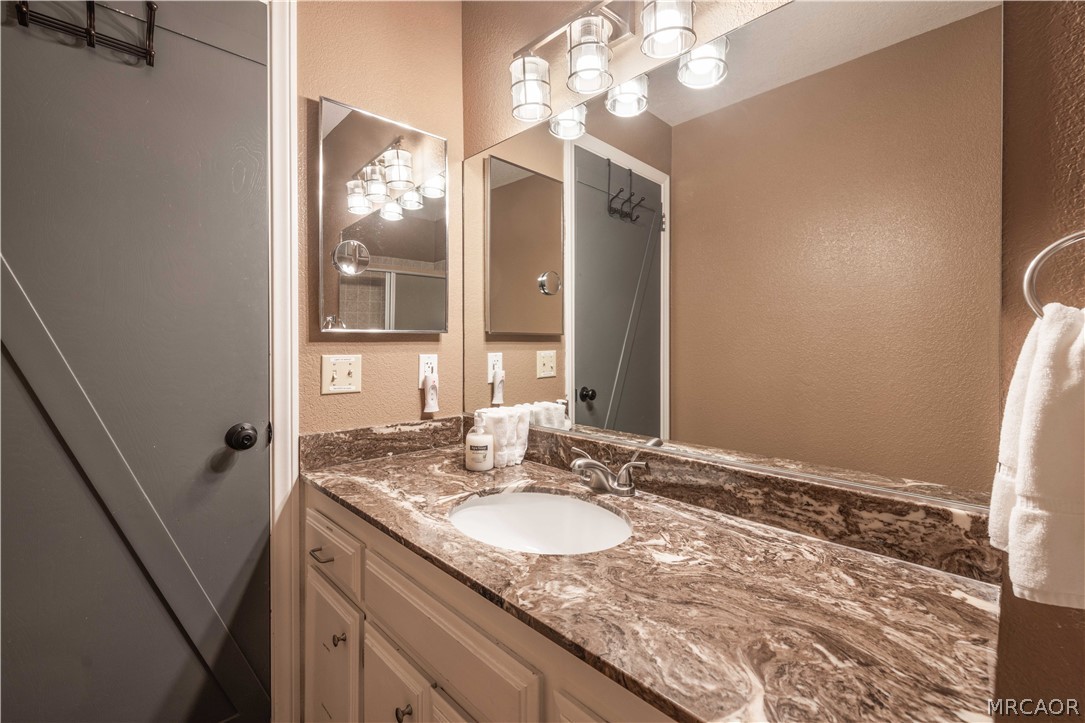 733 Summit Boulevard 2 Property Photo 23