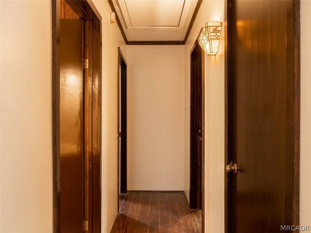 925 E Lane Property Photo 15