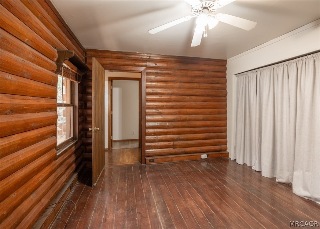 925 E Lane Property Photo 22