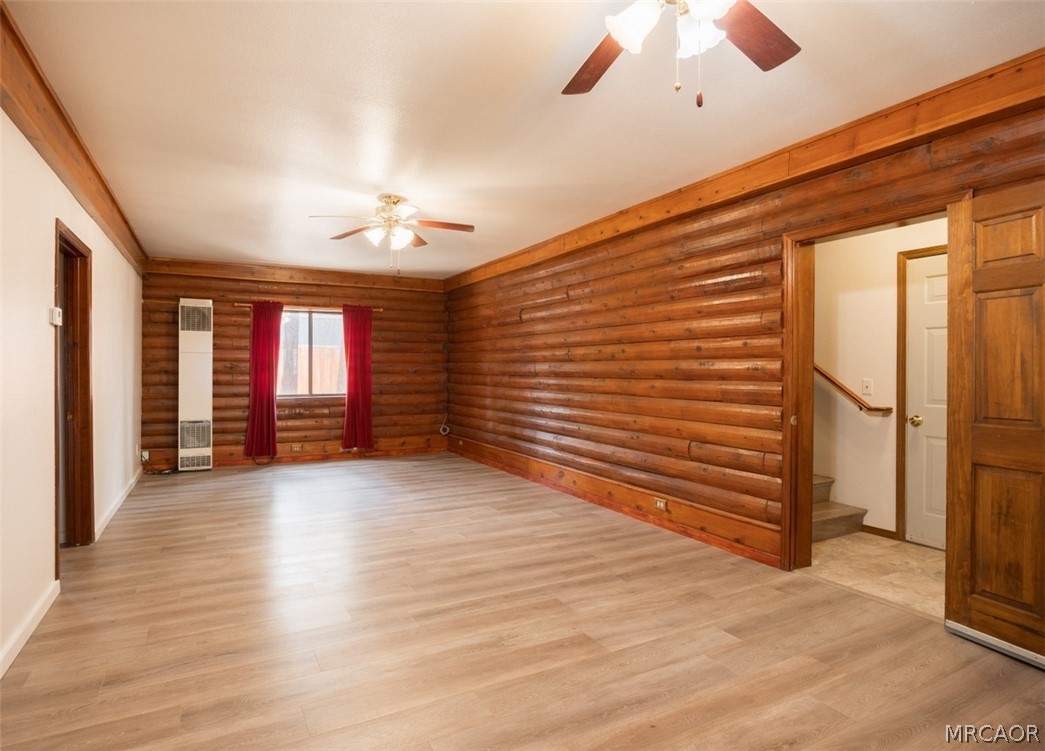 925 E Lane Property Photo 34