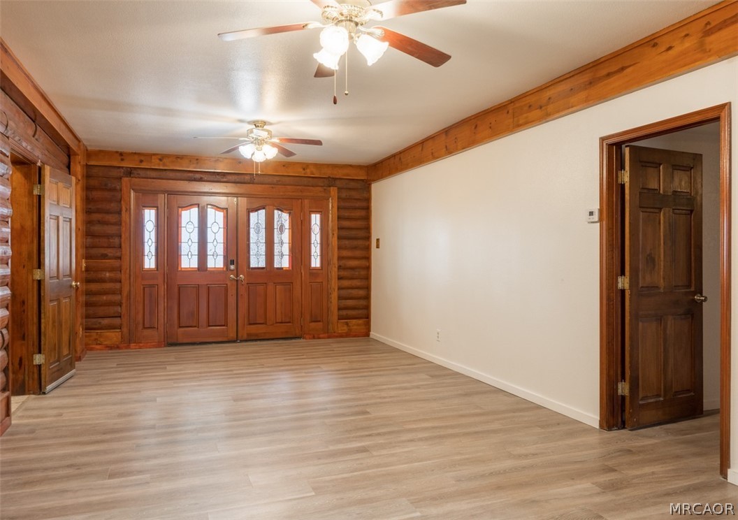 925 E Lane Property Photo 35