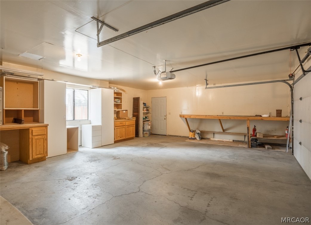 925 E Lane Property Photo 46