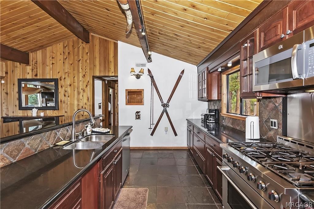 43939 Yosemite Drive Property Photo 17