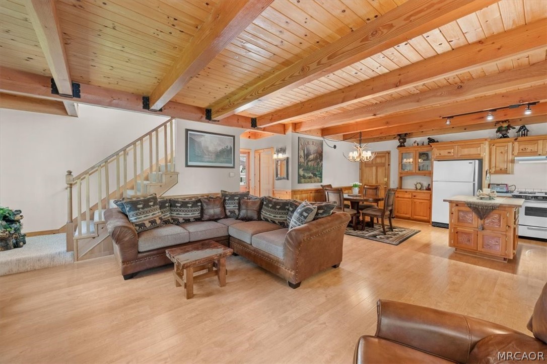 416 Pineview Drive Property Photo 8