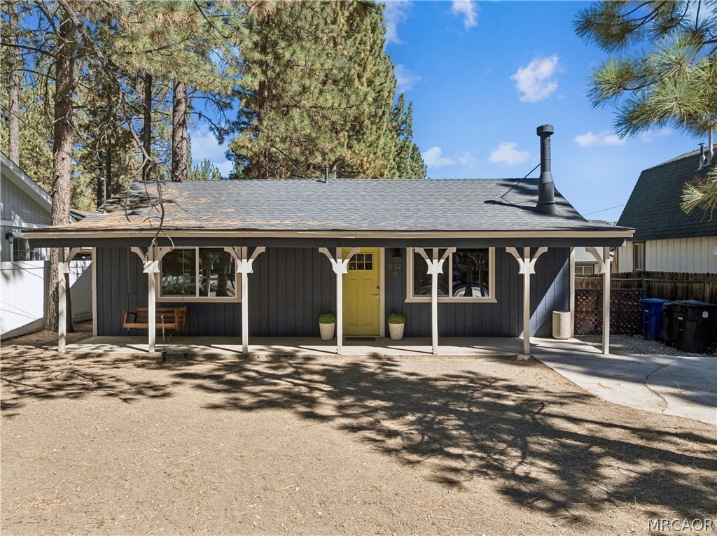 937 East Fairway Boulevard Property Photo 1