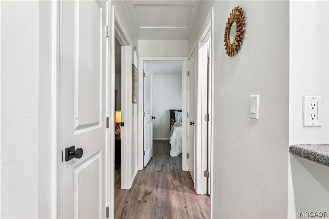 937 East Fairway Boulevard Property Photo 12