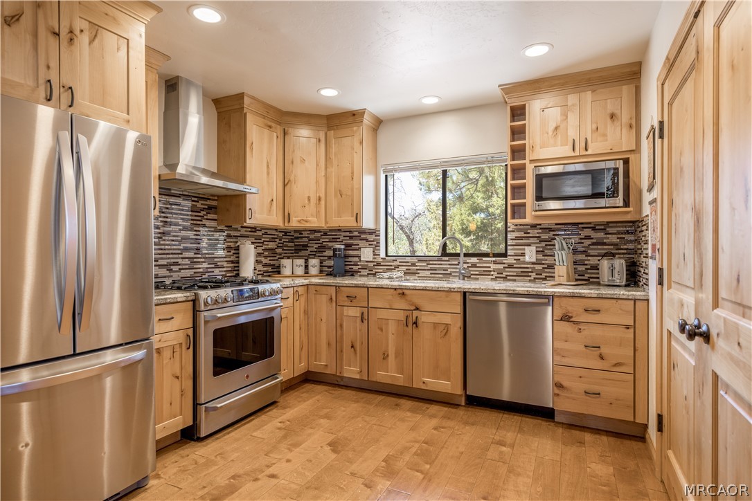 630 Villa Grove Avenue Property Photo 14