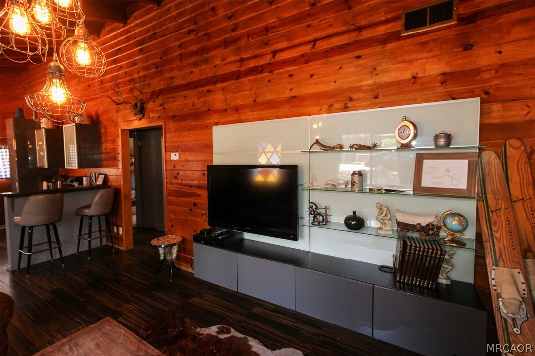 601 Elysian Boulevard Property Photo 2