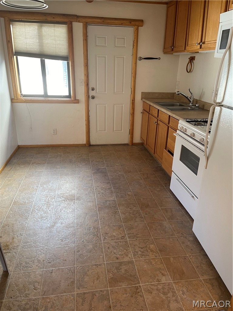42705 #b Moonridge Road Property Photo 3