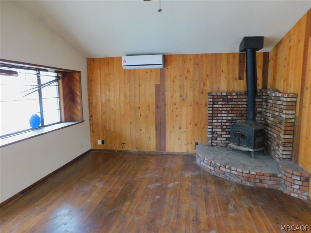 867 Ash Lane Property Photo 2