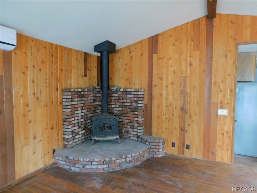 867 Ash Lane Property Photo 3