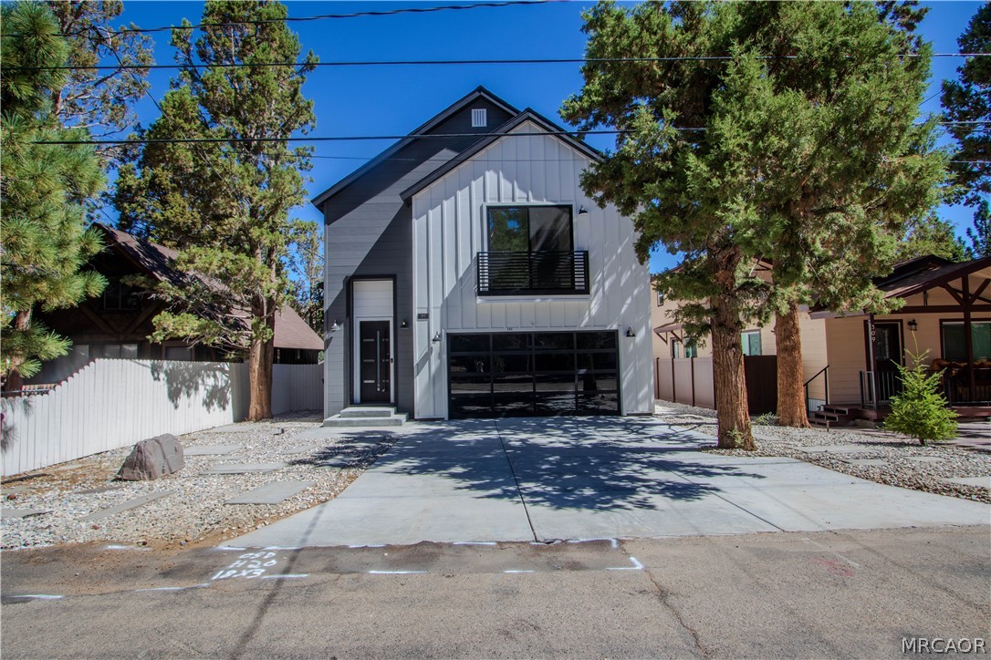 305 East Angeles Boulevard Property Photo 2